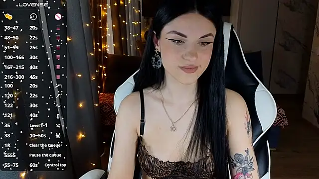 Snapshot of Mary___Moore chatting on December 5, 6:43 am Mary Moore online show from December 5, 6:43 am