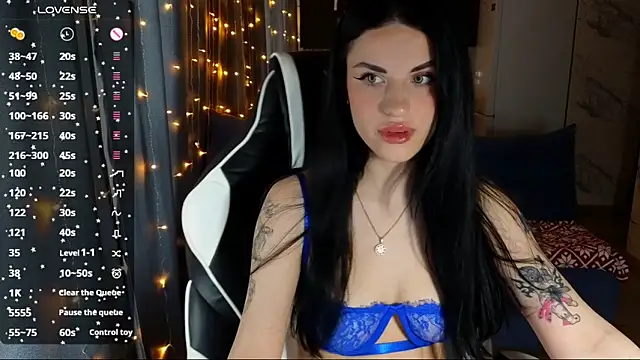 Snapshot of Mary___Moore chatting on December 18, 3:58 am Mary Moore online show from December 18, 3:58 am