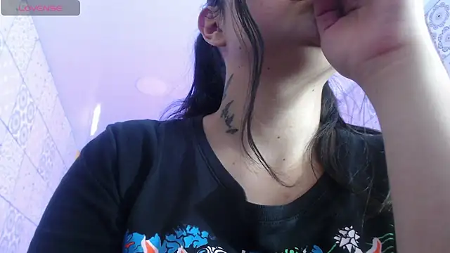 Snapshot of vitoria23_ chatting on March 13, 2:23 pm vitoria23 online show from March 13, 2:23 pm