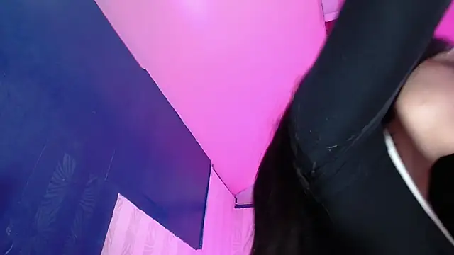 Snapshot of vitoria23_ chatting on June 5, 2:12 pm vitoria23 online show from June 5, 2:12 pm