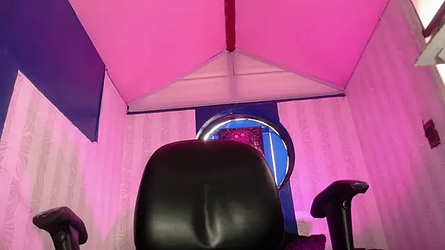 Snapshot of vitoria23_ chatting on June 9, 2:39 pm vitoria23 online show from June 9, 2:39 pm