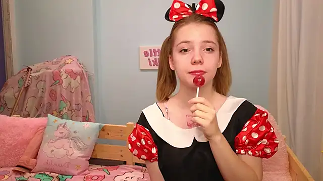 Snapshot of PrincessLittleKiki chatting on October 30, 8:05 am PrincessLittleKiki online show from October 30, 8:05 am