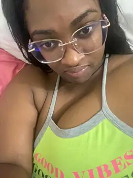 Snapshot of _MARRTINNA_ chatting on December 15, 7:57 am MARRTINNA online show from December 15, 7:57 am