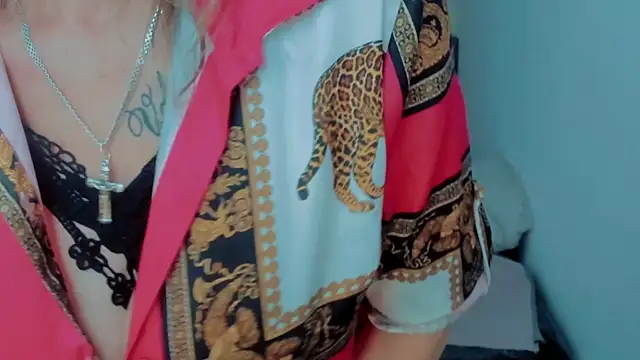 ScarletHoot  online show from December 20, 6:02 pm