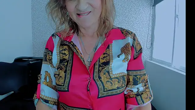 ScarletHoot  online show from January 16, 6:06 pm