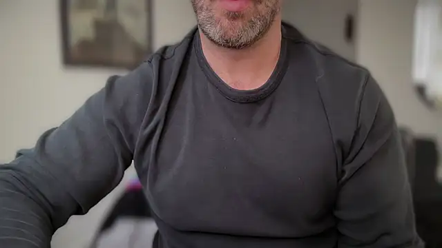 Snapshot of Mr_Beef chatting on November 3, 3:02 pm Mr Beef online show from November 3, 3:02 pm