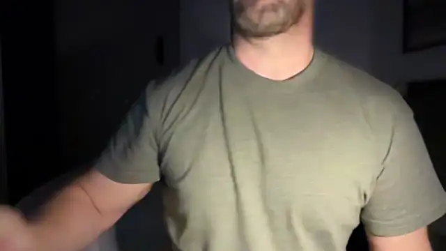 Snapshot of Mr_Beef chatting on November 22, 8:52 pm Mr Beef online show from November 22, 8:52 pm