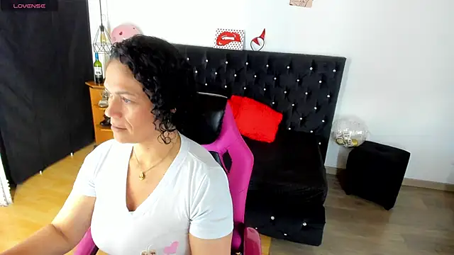 Snapshot of Aliciia_cute1 chatting on February 4, 11:09 pm Aliciia cute1 online show from February 4, 11:09 pm