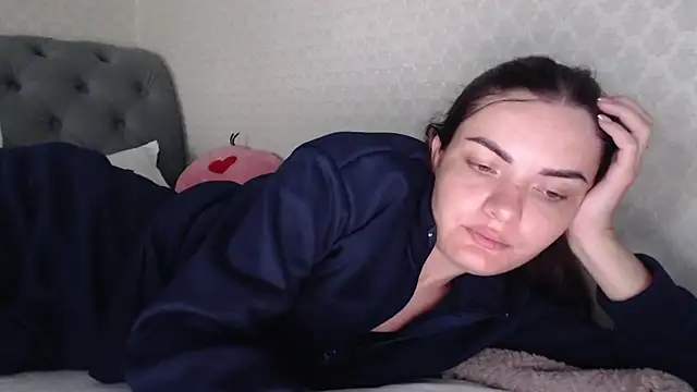  JustmeHere  online show from September 15, 2:39 pm