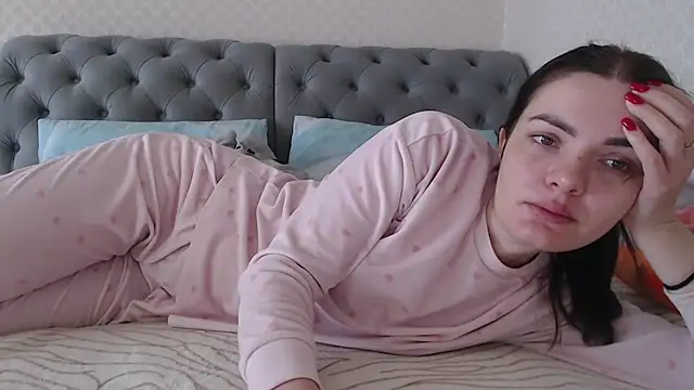  JustmeHere  online show from February 1, 9:30 am