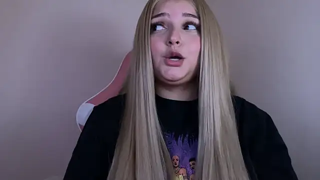 SweetPaige  online show from February 3, 10:00 pm