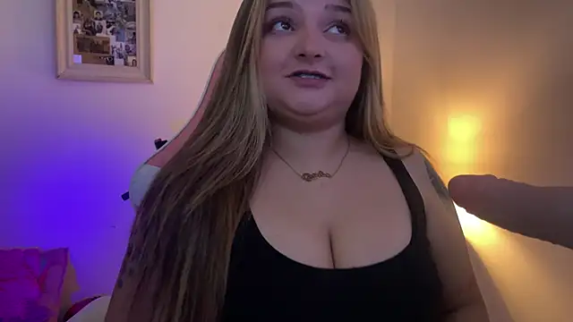 SweetPaige  online show from March 28, 11:26 pm