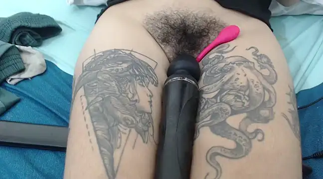 Snapshot of meganfoxx9 chatting on December 5, 10:23 pm meganfoxx9 online show from December 5, 10:23 pm