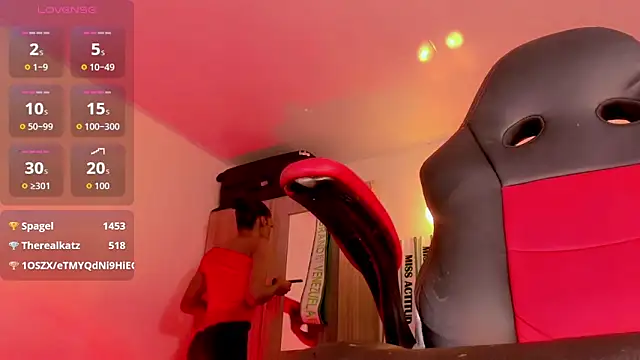 naomy  xx online show from March 15, 9:10 pm