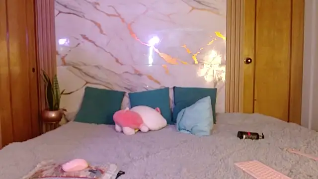 kittycatw online show from April 18, 7:12 am