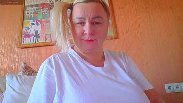 Snapshot of mira_robinsonnn chatting on October 12, 3:05 am mira robinsonnn online show from October 12, 3:05 am
