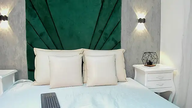 Annie Watson  online show from December 24, 6:39 pm