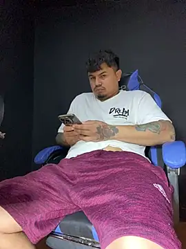 Snapshot of DickMasterfindom chatting on July 11, 2:47 am DickMasterfindom online show from July 11, 2:47 am