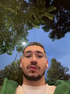 Snapshot of mertkaan27 chatting on November 23, 3:01 pm mertkaan27 online show from November 23, 3:01 pm