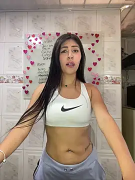 Snapshot of Alanna_atm_ chatting on January 29, 9:39 pm Alanna atm online show from January 29, 9:39 pm