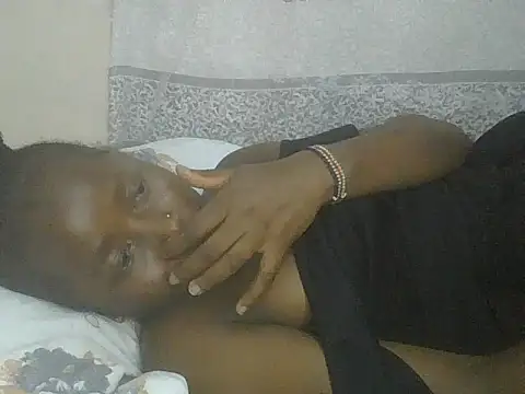 pretty nanah online show from November 12, 8:30 pm