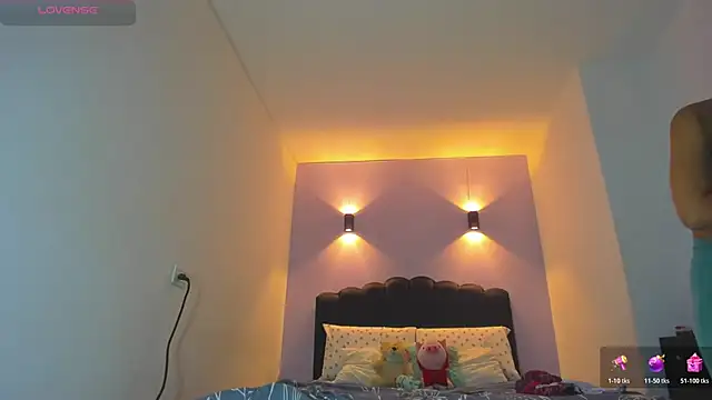 Snapshot of Sofia_Clauss_ chatting on February 26, 4:11 am Sofia Clauss online show from February 26, 4:11 am