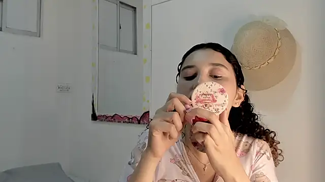 Snapshot of gabriela_duarte1 chatting on April 27, 4:32 am gabriela duarte1 online show from April 27, 4:32 am