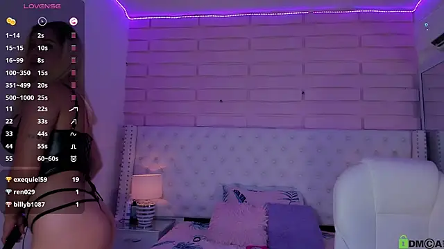 Snapshot of Yaaky_ chatting on December 11, 12:02 am Yaaky online show from December 11, 12:02 am