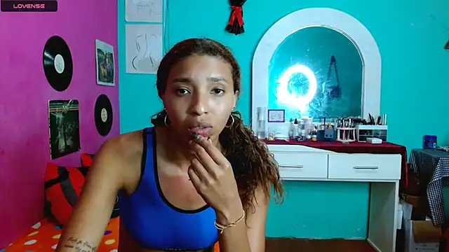 Snapshot of sensitive_brunette chatting on November 26, 12:22 am sensitive brunette online show from November 26, 12:22 am