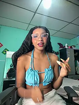 Snapshot of sensitive_brunette chatting on July 12, 2:02 am sensitive brunette online show from July 12, 2:02 am