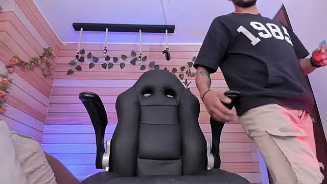 Snapshot of Tom_cooper_ chatting on February 28, 1:03 pm Tom cooper online show from February 28, 1:03 pm