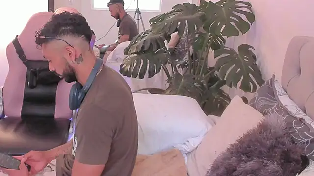 Snapshot of Tom_cooper_ chatting on November 22, 1:32 pm Tom cooper online show from November 22, 1:32 pm