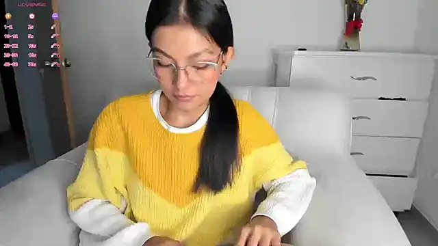 Snapshot of barbie_brunette3 chatting on December 29, 6:45 am barbie brunette3 online show from December 29, 6:45 am