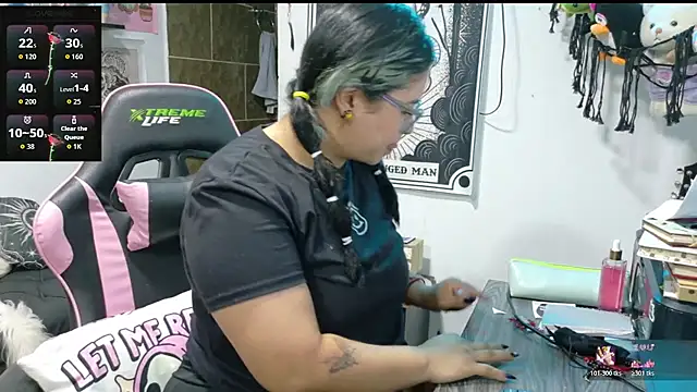 Snapshot of mollyshake1 chatting on November 10, 11:20 am mollyshake1 online show from November 10, 11:20 am