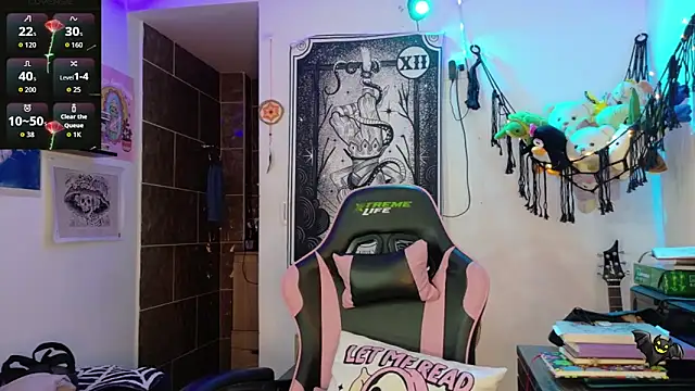 Snapshot of mollyshake1 chatting on December 16, 6:40 am mollyshake1 online show from December 16, 6:40 am