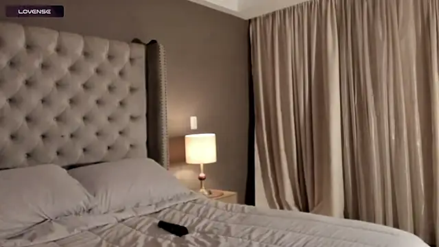 Snapshot of vangie_ chatting on October 14, 11:49 pm vangie online show from October 14, 11:49 pm