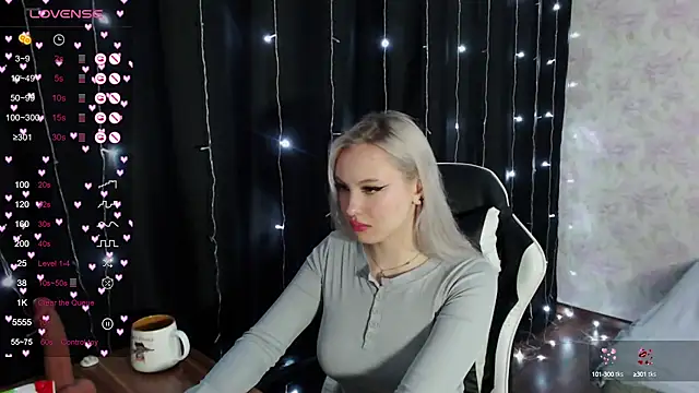 Snapshot of VikaPowers chatting on February 5, 6:04 pm VikaPowers online show from February 5, 6:04 pm