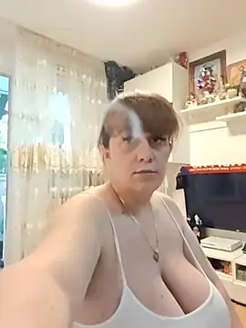 AvaLloyd online show from May 24, 1:16 pm
