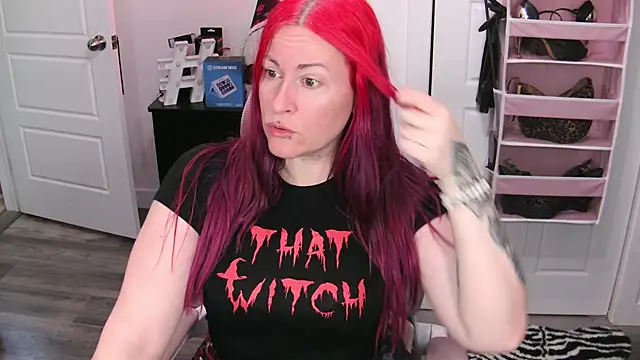 Snapshot of gennyrock chatting on June 1, 2:30 pm gennyrock online show from June 1, 2:30 pm