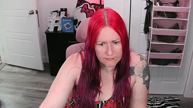 Snapshot of gennyrock chatting on June 2, 12:18 pm gennyrock online show from June 2, 12:18 pm
