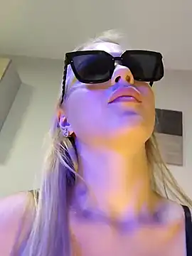 Snapshot of Little_Forest_ELF chatting on December 20, 1:54 pm Little Forest ELF online show from December 20, 1:54 pm