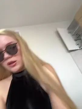 Snapshot of Little_Forest_ELF chatting on March 11, 6:43 am Little Forest ELF online show from March 11, 6:43 am