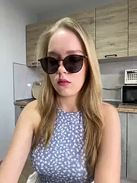 Snapshot of Little_Forest_ELF chatting on March 16, 6:20 am Little Forest ELF online show from March 16, 6:20 am