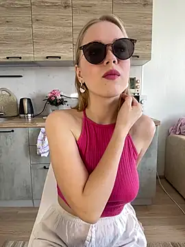 Snapshot of Little_Forest_ELF chatting on March 20, 6:19 am Little Forest ELF online show from March 20, 6:19 am