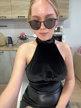 Snapshot of Little_Forest_ELF chatting on March 20, 12:32 pm Little Forest ELF online show from March 20, 12:32 pm