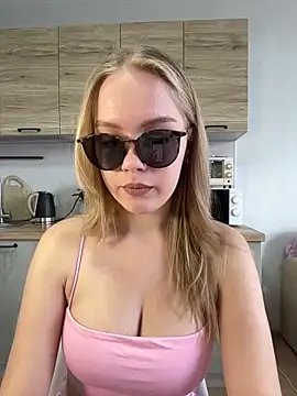 Snapshot of Little_Forest_ELF chatting on March 21, 6:27 am Little Forest ELF online show from March 21, 6:27 am