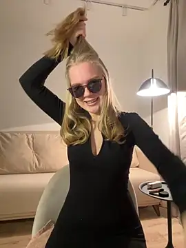 Snapshot of Little_Forest_ELF chatting on October 15, 1:11 pm Little Forest ELF online show from October 15, 1:11 pm