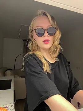 Snapshot of Little_Forest_ELF chatting on October 17, 9:06 pm Little Forest ELF online show from October 17, 9:06 pm