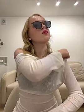 Snapshot of Little_Forest_ELF chatting on October 25, 2:02 pm Little Forest ELF online show from October 25, 2:02 pm