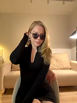 Snapshot of Little_Forest_ELF chatting on October 26, 2:45 pm Little Forest ELF online show from October 26, 2:45 pm